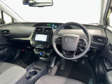 運転席まわりです。 各操作スイッチは使いやすい位置に配置されてます。