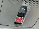 緊急時に「緊急通報ボタン」を押すと緊急サポートセンターにつながり、オペレーターが警察・救急への取次ぎを行います。(ご利用にはHonda Total Careプレミアムのお申込みが必要です)