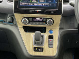 サイドブレーキは便利なオートホールド機能付きです。