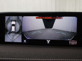 上から車両を見下ろしたような映像をナビゲーション画面に表示する「パノラミックビューモニター」を搭載しています。