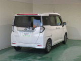 安全機能「スマートアシスト」搭載。車両、歩行者に対する衝突警報と緊急ブレーキや、誤発進抑制ブレーキ制御などの機能で安全運転をサポートします。