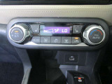 ■オートクーラー。(運転席&助手席シートヒーター付)。■USB電源ポート付なので運転しながら携帯電話が充電できて便利です。