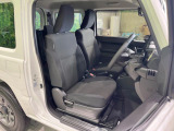 運転席シート廻りは使用感も少なく、良好な状態となっています。丁寧に使われていたことがよくわかりますね。