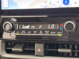 オートエアコンは温度を設定するだけで、自動で風量などを設定してくれます。運転しながら操作も必要ないので、安全性も向上します。