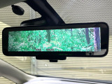 【インテリジェントルームミラー】後席の大きな荷物や同乗者で後方が確認しづらい時でも安心!カメラが撮影した車両後方の映像をルームミラー内に表示。クリアな視界で状況の確認が可能です!