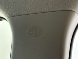 運転席、助手席のエアバッグはもちろん、サイドエアバッグも装備しています。ワンランク上の安全性を求めているお客様にオススメの装備です。