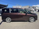 サイドから見ても素敵なデザインの軽自動車です!天井も高く室内空間も広く快適です☆