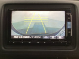 バックでの車庫入れも安心です! リアカメラが付いているバックモニター付のナビを装備しております。操作線もついており距離感も画面から確認できます。