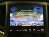 バックカメラの画像です。ガイドラインがスムースな車庫入れをサポートいたします。車庫入れの安心感がアップしますね。
