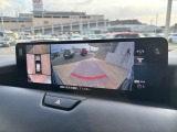 フロントカメラもございますので、狭い道でも安心して運転をしていただけます。