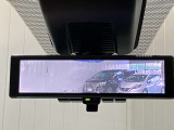 【インテリジェント ルームミラー】車両後方のカメラ映像をミラー面に映し出すので、車内の状況や、天候などに影響されずいつでもクリアな後方視界が得られます!