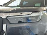 LEDヘッドライトは、点灯の瞬間から最大光量を発揮し、突然暗くなるトンネルなどでの安定感を高めます。
