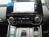 オートエアコンは左右席で独立温度コントロールが可能です。運転席はキンキンに冷やして助手席はマイルドにと言った設定が可能です。暑さ寒さでケンカすることもなくなりますね。