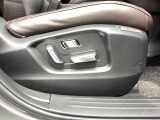 シートメモリー機能を備える10WAYパワーシートを装備!体格や好みに応じたポジションをスムーズに調整できます。