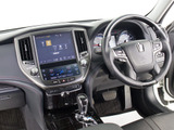 使いやすさや安全性を追求したステアリング周り!高級車ゆえにスイッチ類が多いのも特徴ですね!考え尽くされた配置ですぐに使いこなす事が出来ますのでご安心下さい!是非、体感してみて下さい!!