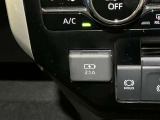 スマートフォンやお手持ちの機器のバッテリー残量が少なくなっても、運転中に充電ができるので安心ですね!