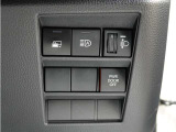 オートマチックハイビームとは、先行車や対向車のライトを認識し、ハイビームとロービームを自動で切り替える機能です。夜道の視界を確保します。詳細は販売店スタッフまでおたずねください。