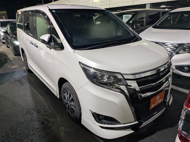 エスクァイア 2.0 Gi 4WD TRDフルエアロ 黒レザーシート 禁煙車