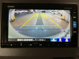 【バックカメラ】運転が苦手な方も車庫入れラクラクです!ギアをリバースに入れれば自動的に切り換わりますので、面倒な操作は不要です♪狭い駐車場もお車を傷つけず安心ですね!
