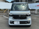 車の操作は分からないという方いらっしゃいませんか?そんな方でも安心して下さい!とっても簡単に操作、運転出来ますので幅広い層のお客様から大人気の一台です!