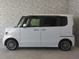 オプションになりますが、ボディーコーティングもご用意しております。新車の輝きに近づき、洗車などのお手入れも楽になりますよ。