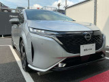 LEDヘッドライトはハロゲンランプの約2倍の光量で明るく遠くを照らし、夜間走行時の視認性を高めます。さらに長寿命や省電力、スタイリッシュな印象も際立たせます。