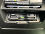 ETC車載器もビルトインタイプで取り付けられておりますので、高速道路の料金所をストレスなく通過して頂けます♪最近ではマストのアイテムですね!
