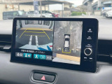 【マルチビューカメラシステム】専用のカメラにより、上から見下ろしたような視点で360度クルマの周囲を確認することができます☆死角部分も確認しやすく、狭い場所での切り返しや駐車もスムーズに行えます。