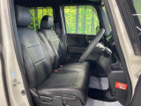 運転席シート廻りは使用感も少なく、良好な状態となっています。前オーナー様が丁寧に使っていたことがよくわかりますね。