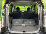普段のお買い物や通勤、送迎等に十分な荷室スペースを確保しております。セカンドシートを倒すと、大きな荷物の積載も可能です♪