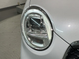 LEDヘッドライトは、点灯の瞬間から最大光量を発揮し、突然暗くなるトンネルなどでの安定感を高めます。