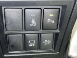 コーナーセンサーを車の前後に装備。障害物までの距離に応じて警告音を変えてお知らせ。縦列駐車時や駐車場・車庫などでの取り回しをサポートします。詳細は販売店スタッフまでおたずねください。