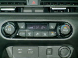 快適オートエアコン付♪設定温度をキープし車内を快適な温度に保ちます♪