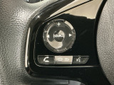 ステアリングリモコンは、運転中でも簡単に音量調整やチャンネル変更もできます!わき見運転防止にもつながるので安心です♪