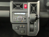 オートエアコンで暑い夏も寒い冬も快適な車内で運転出来ます。運転席・助手席シートヒーター付。冬場でも心地良く運転出来ます。