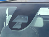【スズキ セーフティサポート】走行中に前方の車両等を認識し、衝突しそうな時は警報とブレーキで衝突回避と被害軽減をアシスト。より安全にドライブをお楽しみいただけます。