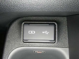 【充電用USB端子】デバイスの充電に便利です。※実際の接続端子は写真で確認or店舗までご気軽にお問合せください♪
