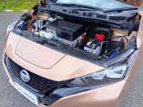 納車以降、お車のメンテナンスは自宅近所の日産サービス拠点にて承ります。専門の教育を受けたサービスフロント&メカニックが無料1ヶ月点検から法定/車検整備、万一の故障・不具合の修理まで全て担当いたします。