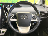 【純正革巻きステアリング】上質な革を使用することで、手にしっかり馴染みとても運転しやすいハンドルです♪
