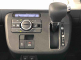 温度を設定すれば、自動で車内の温度管理をしてくれる優れものです♪ATミッションで運転楽々