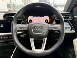 ステアリングには、アウディA3セダンを運転中に様々な情報や機能をコントロールしてバーチャルコックピット(メーター)に表示します。