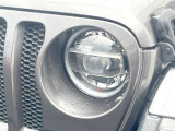 ●LEDヘッドライト:夜間走行時も良好な視界を確保し安心して運転できる高輝度LEDヘッドライトを装備!点灯速度が早く、消費電力も抑えられています。