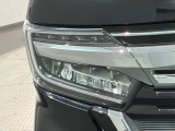 LEDヘッドライトは、点灯の瞬間から最大光量を発揮し、突然暗くなるトンネルなどでの安定感を高めます。