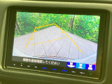 【バックカメラ】駐車時に後方がリアルタイム映像で確認できます。大型商業施設や立体駐車場での駐車時や、夜間のバック時に大活躍!運転スキルに関わらず、今や必須となった装備のひとつです!