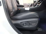 パワーシート搭載。微妙な調整が手軽にでき、ピッタリなポジションで運転することが可能です。