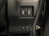 【両側パワースライドドア】です。リモコンや運転席のスイッチ操作で楽々自動開閉。