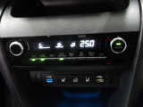 車内の温度管理に便利なオートエアコン☆