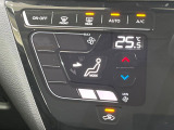 【オートエアコン】一度お好みの温度に設定すれば、車内の温度を検知し風量や温度を自動で調整。暑い&hellip;寒い&hellip;と何度もスイッチ操作をする必要はありません。快適な車内空間には必須の機能ですね♪