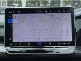 スマートフォン用アプリ[Apple CarPlay][Android Auto]対応の純正ナビ Discover Pro を装備、ラジオ、地デジTV、Bluetoothハンズフリー通話にも対応。