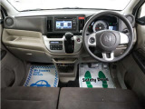 運転にかかわる様々な操作を安全に行えるように視点移動が少なく、操作性に配慮されたスイッチ類が凝縮されたコクピットです。